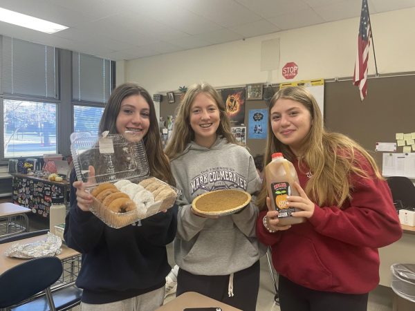 Edison Insider authors Lexi Wessner, Etta Schaefer and Sari Korr made fall treats for their class to get everyone in the fall spirit. 