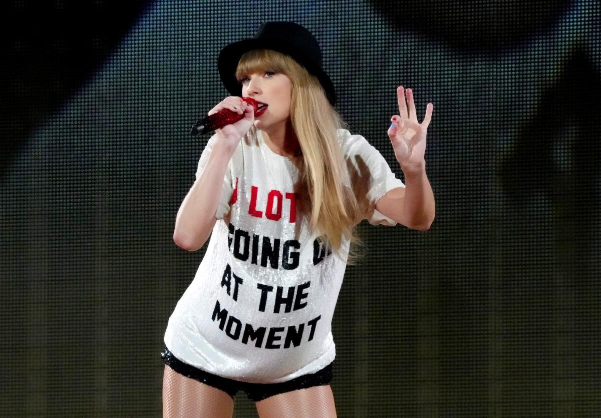 Angry+NFL+fans+are+furious+with+Swifties